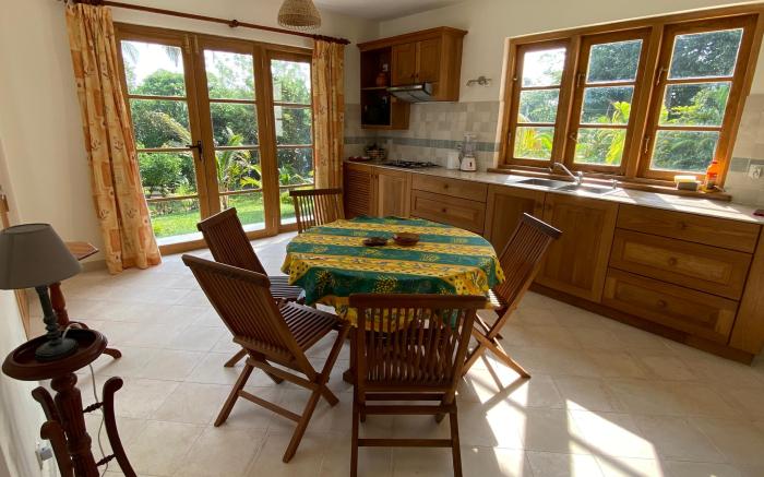 Luxury French "Cannelle  lake villa"