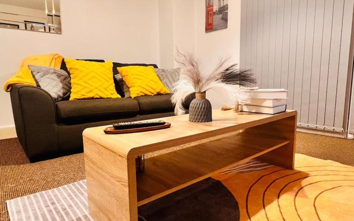 Entire City Centre Apartment + Allocated parking