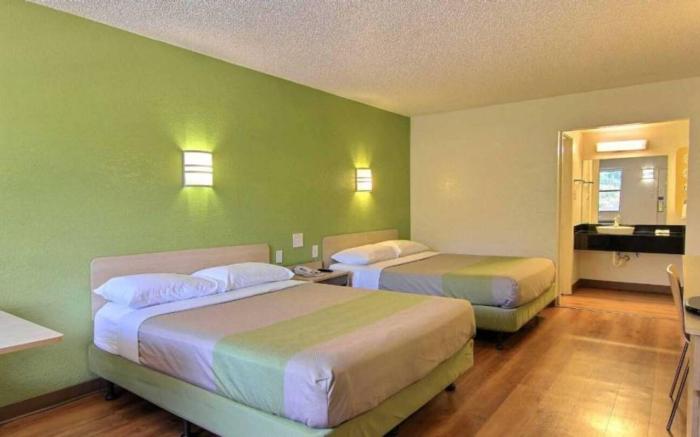Motel6 Austin, TX - Central Downtown UT