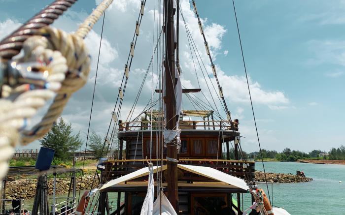 Gallia Phinisi Batam