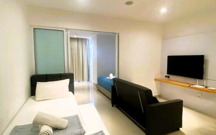 Premium  City Seaview Studio @The Shore KK C15