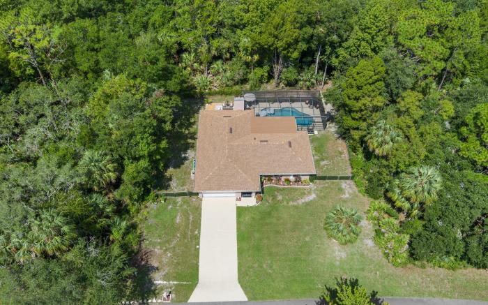 Minutes to boat ramps and beach and private pool!