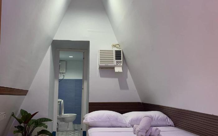 QUEEN FREYA'S A-HOUSE