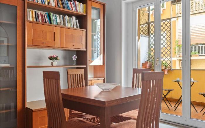 E9 - THE APPIAN WAY APARTMENT