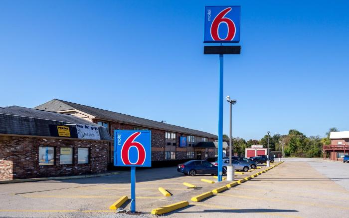 Motel 6 Troy, IL