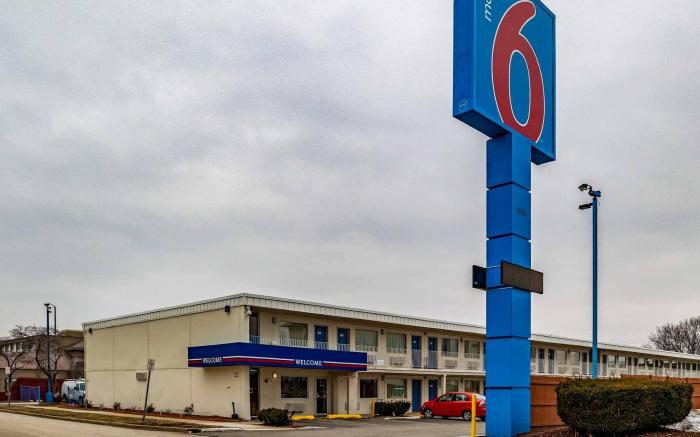 Motel 6 Joliet, IL - I-80
