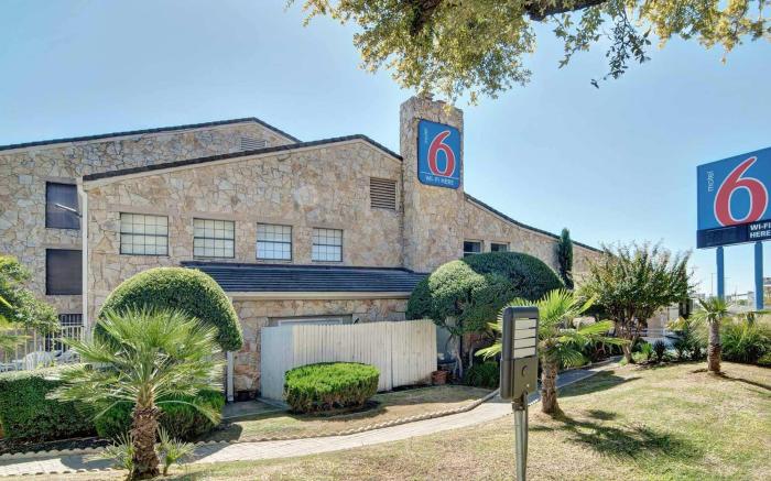 Motel 6 Dallas, TX - Forest Lane