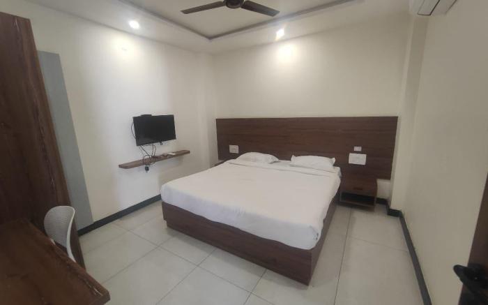 Super Townhouse Shivamogga Formerly Karthik Bhavan