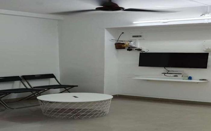 1BR Apartment in Lower Parel