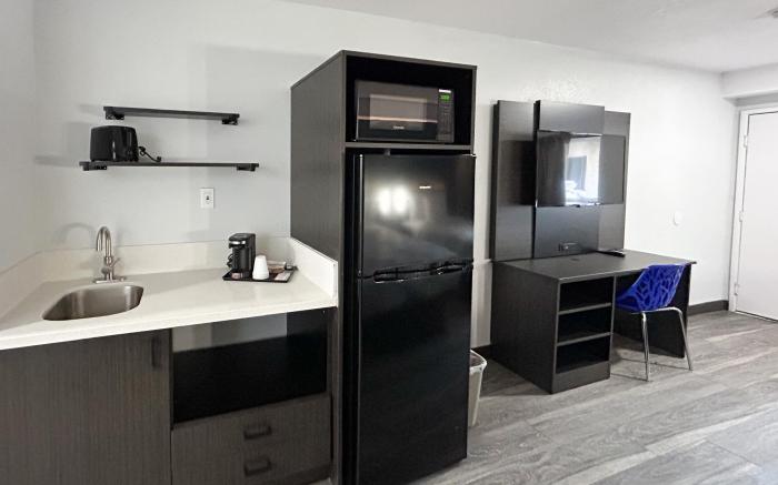 Studio 6  Bakersfield, CA - South