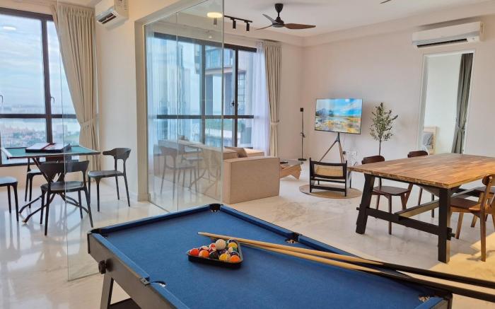 Stunning 4BR Sky Retreat @ 42nd Floor View Sleep 8