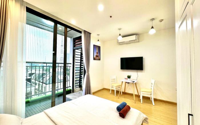 Beautiful Apartment In Vinhomes Green Bay