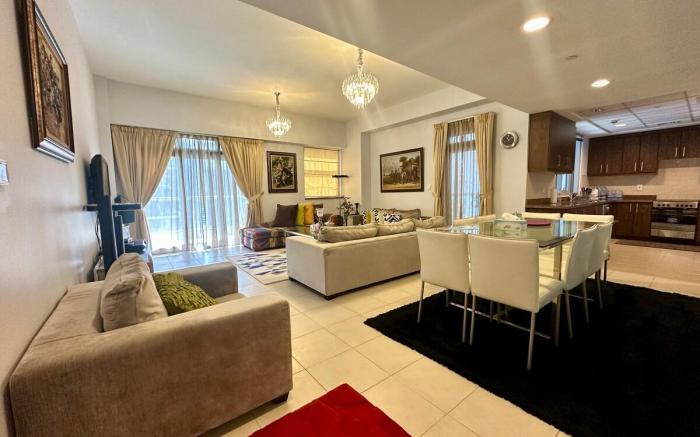 Stylish 1BR in Executive Tower