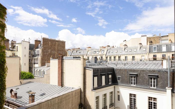 Luxurious Home in Triangle d'Or- Eiffel Tower View