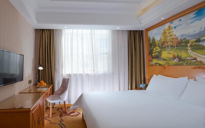 Vienna Classic Hotel Guangzhou Baiyun International Airport Longgui Metro Station