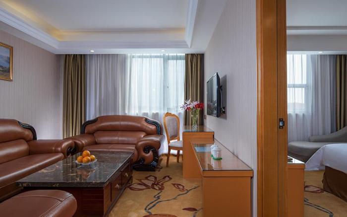 Vienna Classic Hotel Guangzhou Baiyun International Airport Longgui Metro Station