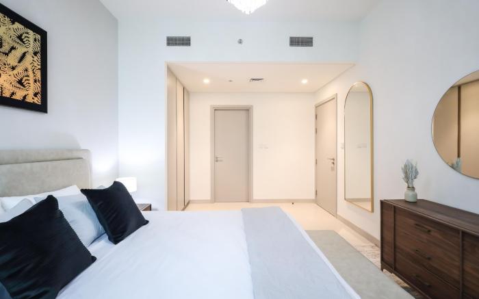 Elite LUX Holiday Homes - Dubai Creek Oasis: 2BR Luxe w/ Burj View