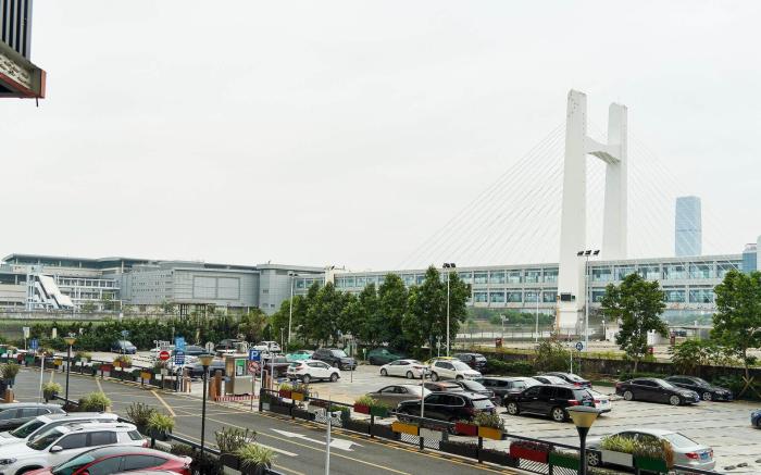 IU Hotel Shenzhen Futian Port Metro Station