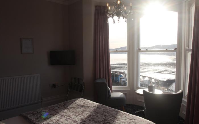 Bryn-Y-Mor Hotel