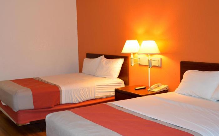 Super 7 Inn Tupelo