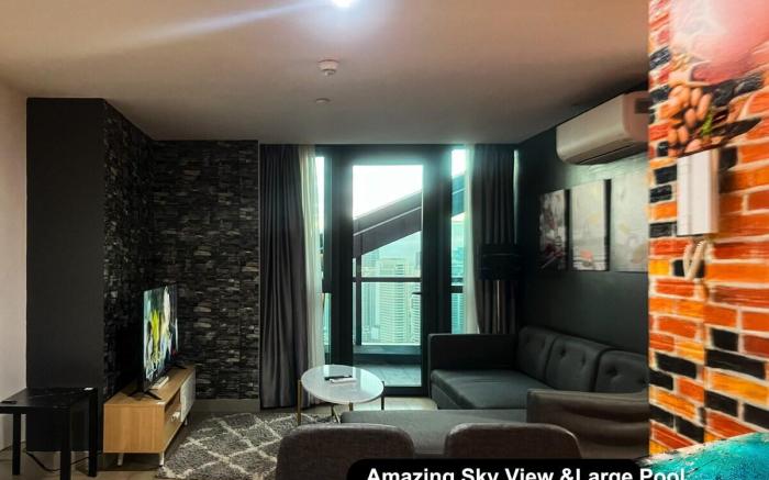 Amazing big 1BR Sky View Century Spire Makati 3907