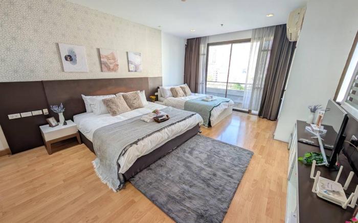 New Condo★★★ Premium Location 100m to Nana BTS ★★★