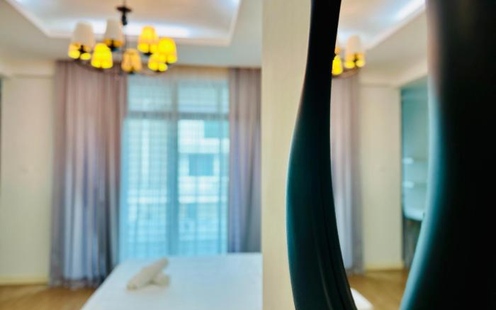 Luxury 5BR Stay| Walk to Beach & Night Market Fun!