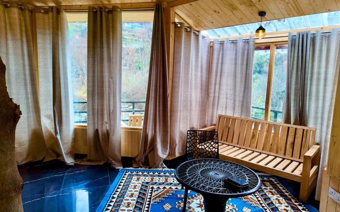 Riverfront Treehouse  Cottage Jibhi