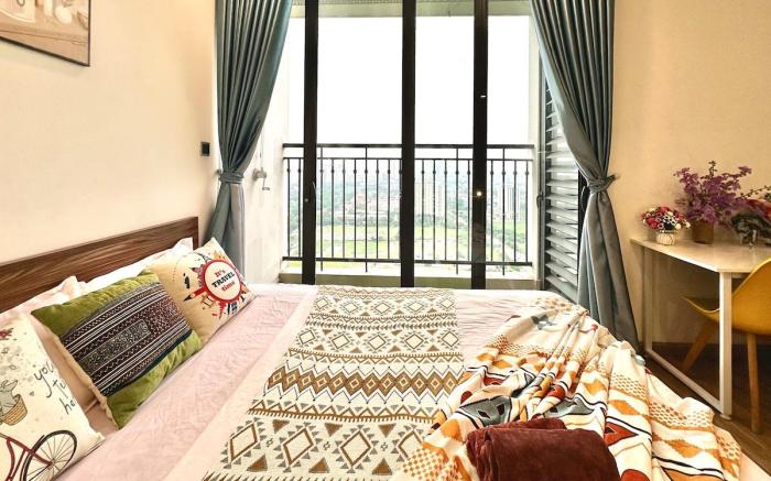 Bright View, Big Balcony, Sunshine