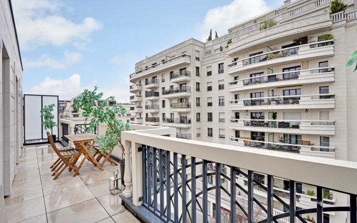 Splendid Duplex with terraces 4BD/7P - Levallois