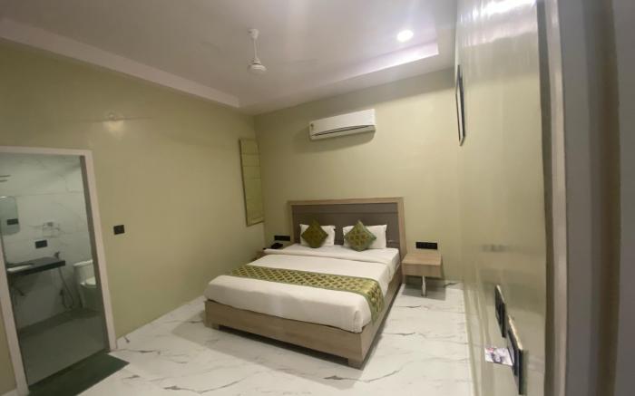 OYO 833552 The Tulip Prime Stays