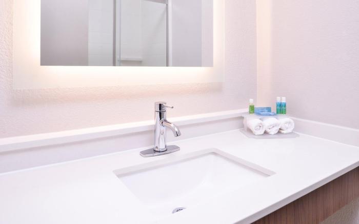 Holiday Inn Express Hotel & Suites Elgin By IHG