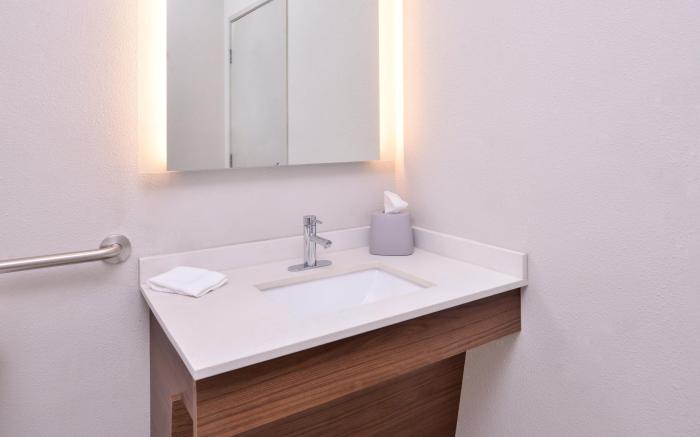 Holiday Inn Express Hotel & Suites Elgin By IHG