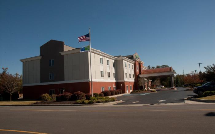 Holiday Inn Express Hotel & Suites Athens Alabama by IHG