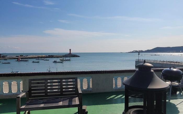 Ocean View Rooftop BBQ #이동맨숀 #Retro