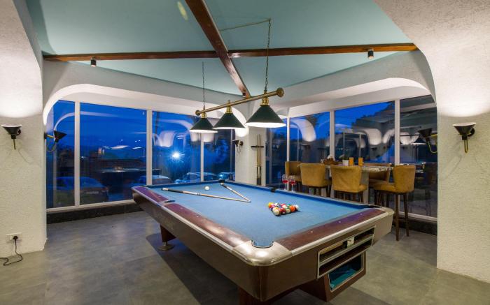 Luxury 2 BHK with Garden & Hill View in Kasauli