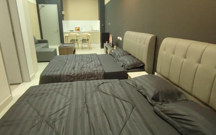 KLIA Transit Studio | 2 Queen Beds, Pool & WiFi