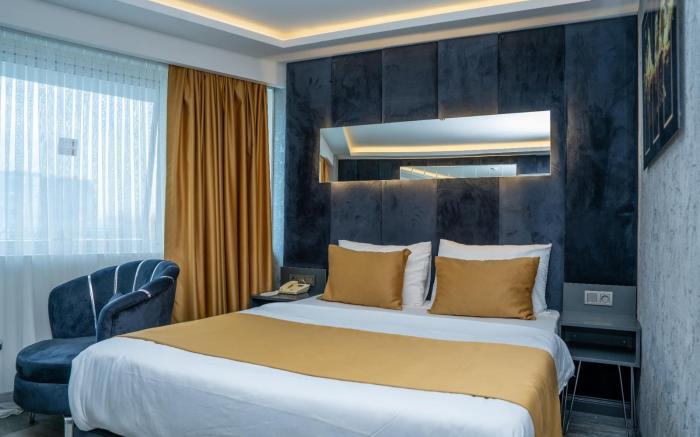 216 Silver Suites