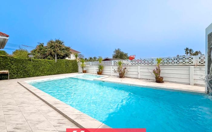 Karaoke Room Villa, Event Space, Drinks Available