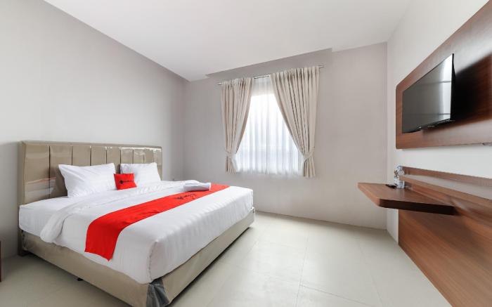 RedDoorz Plus Near Kebun Raya Bogor