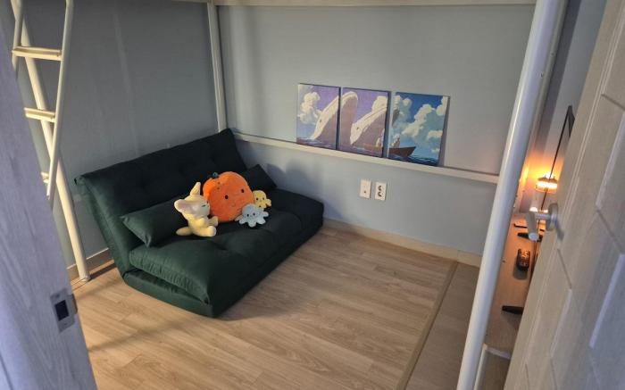 Colorful & Convenient Stay