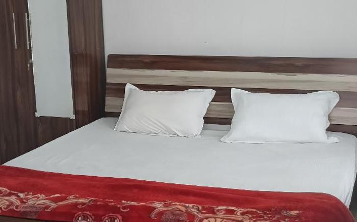 Viraj Cottage ( Near Ram Mandir )