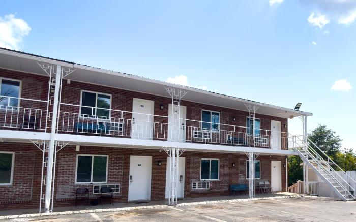 Imperial Inn by OYO Tazwell