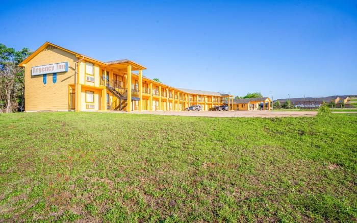Regency Inn By OYO Rockdale TX