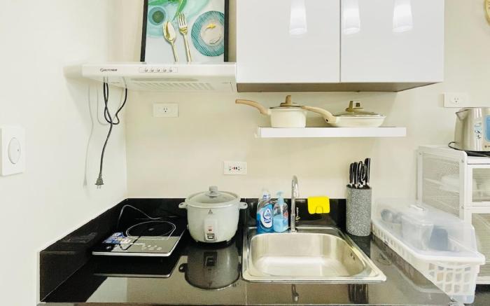 * * *SM 5 Modern &Radiant Studio