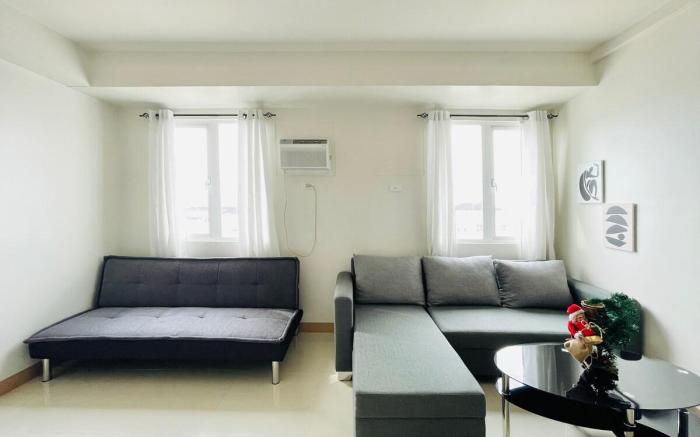 * * *SM 4 Simple & Spacious