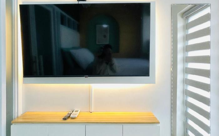 * * WV 16 Minimalist Zen Studio