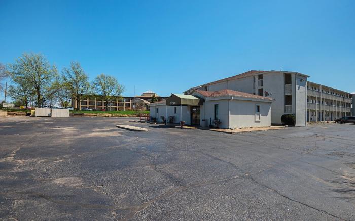 Motel 6 Blue Springs, MO