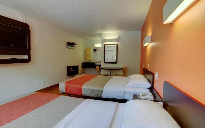 Motel 6 Kansas City, MO