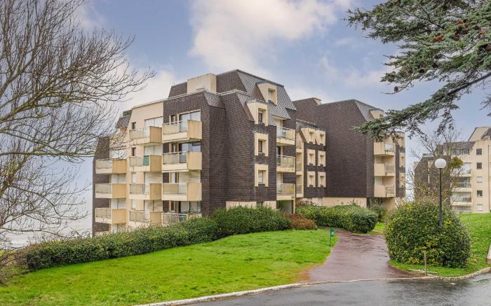 Duplex apartment with sea view and roof terrace